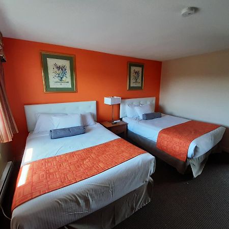 Howard Johnson By Wyndham Woodstock Nb Exterior photo