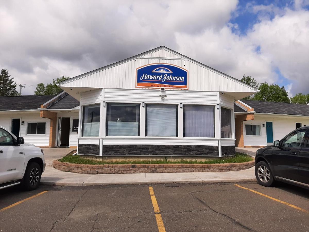 Howard Johnson By Wyndham Woodstock Nb Exterior photo