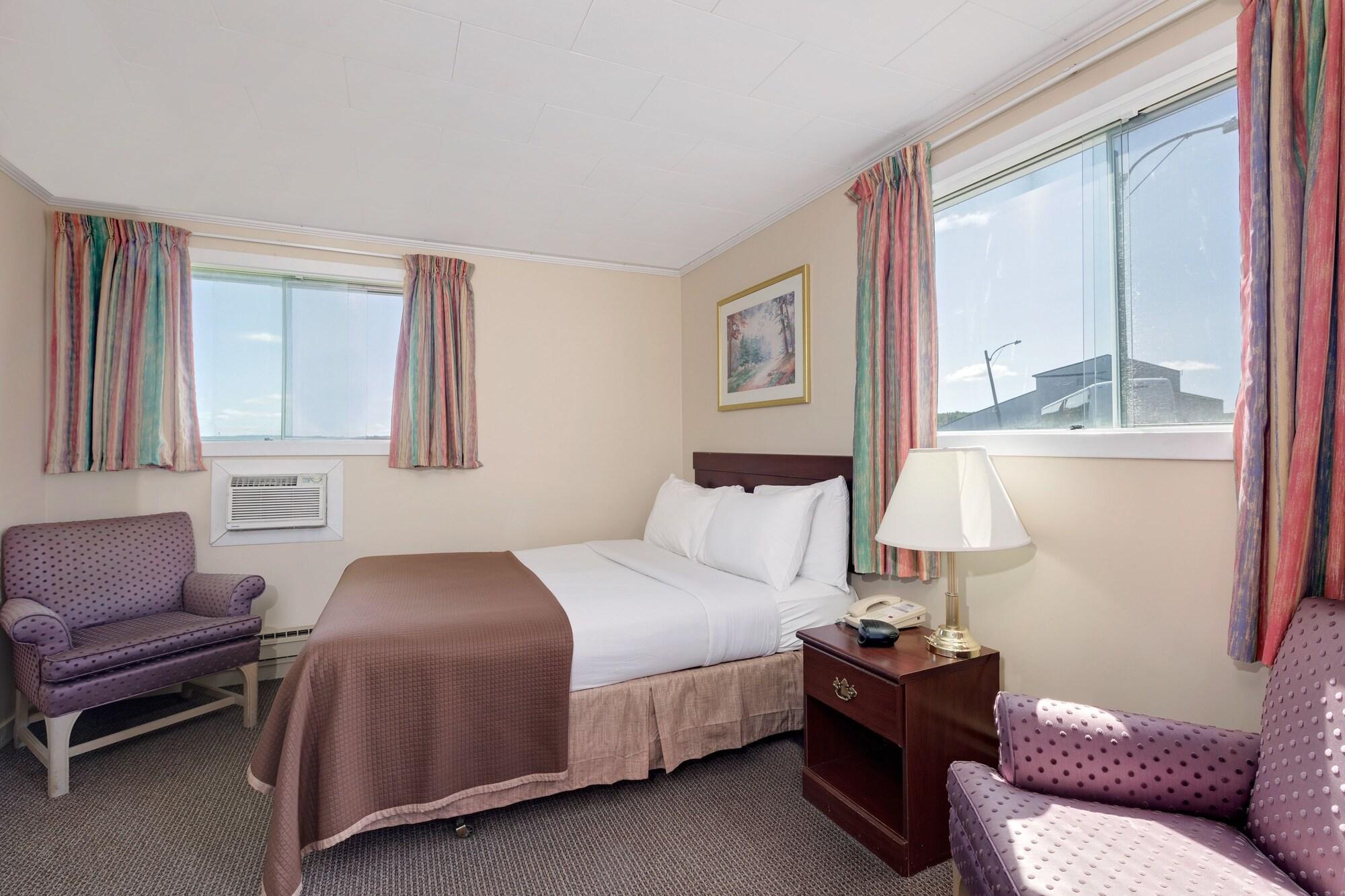 Howard Johnson By Wyndham Woodstock Nb Exterior photo
