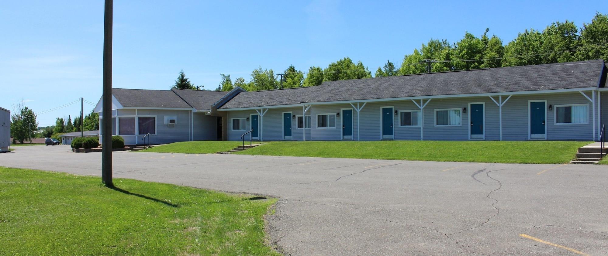 Howard Johnson By Wyndham Woodstock Nb Exterior photo