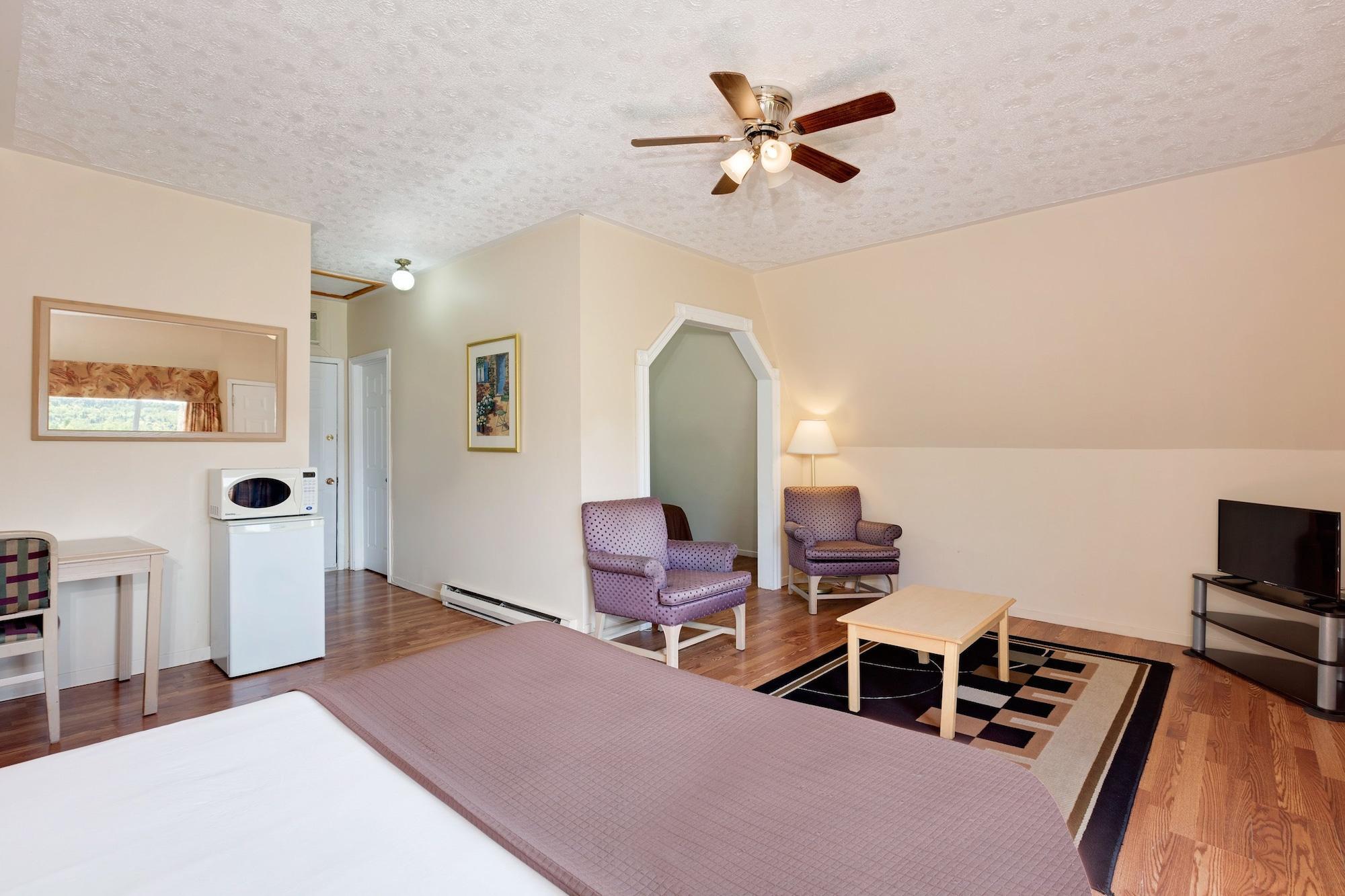 Howard Johnson By Wyndham Woodstock Nb Exterior photo